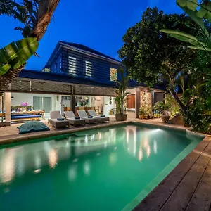  Villa Alchemy Private 4 Bedroom Eat Street 10 Steps To Revolver Cafe Indonesia